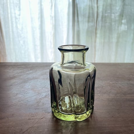 片山悟子　花瓶（中）薄茶緑
