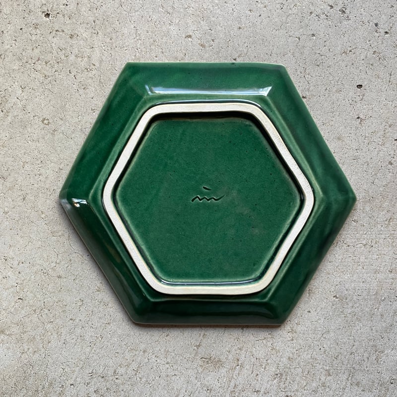 喜田美智子 六角皿（茶／緑） | Linné