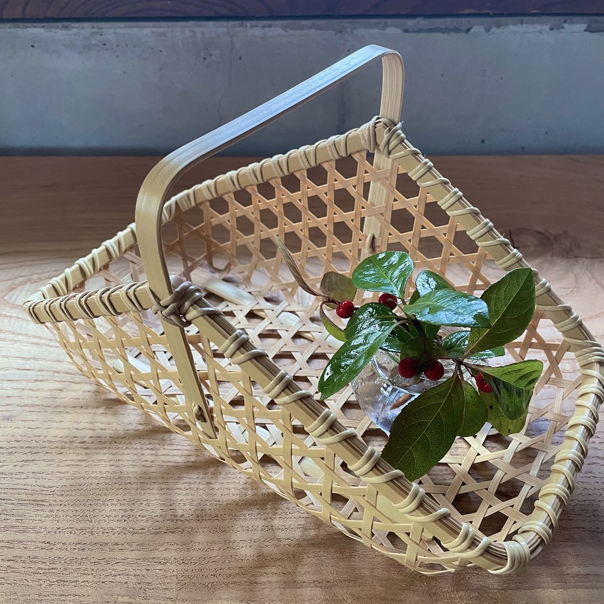 【竹細工】ぴっぴ　鉄線編みのパンかご 大分】 風とんも舎 手つき六つ目パンかご | Linné