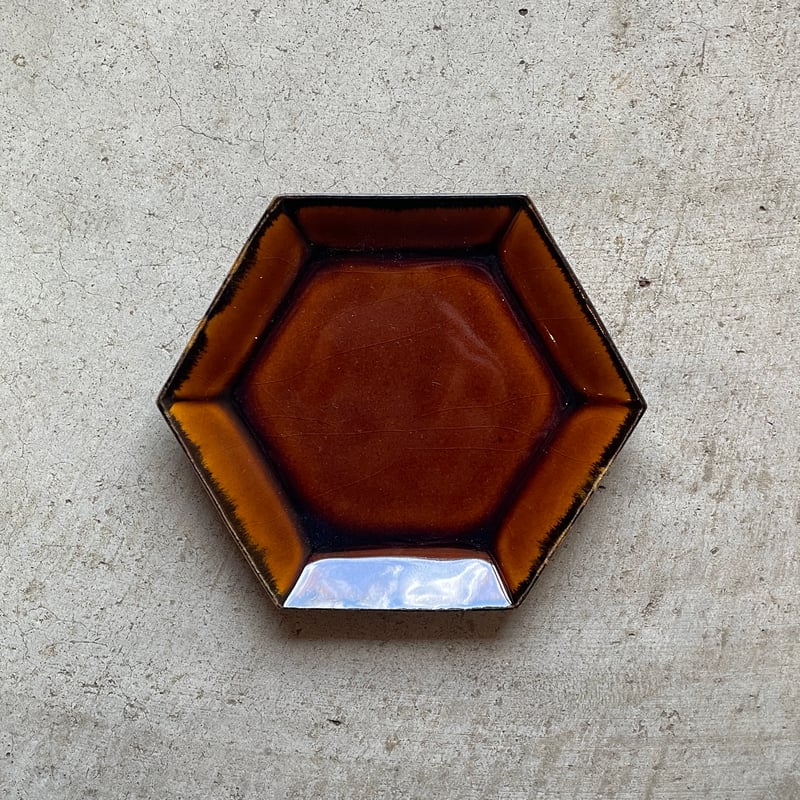 喜田美智子 六角皿（茶／緑） | Linné
