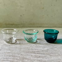 倉敷ガラス　小谷栄次　ぐい呑み（白／薄青／青）