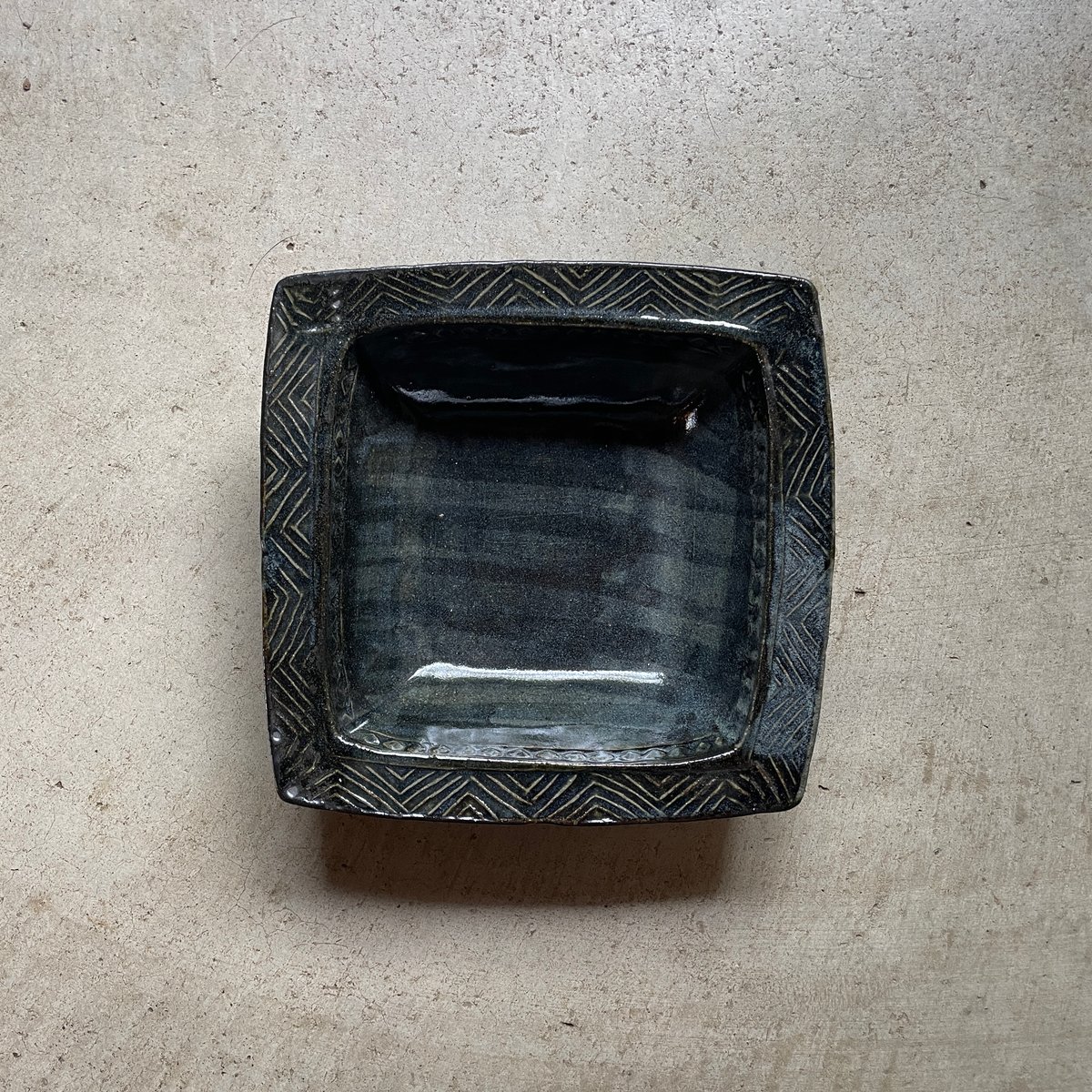 武内晴二郎作　呉須刷毛目面取鉢 fit=scale-down,w=1200