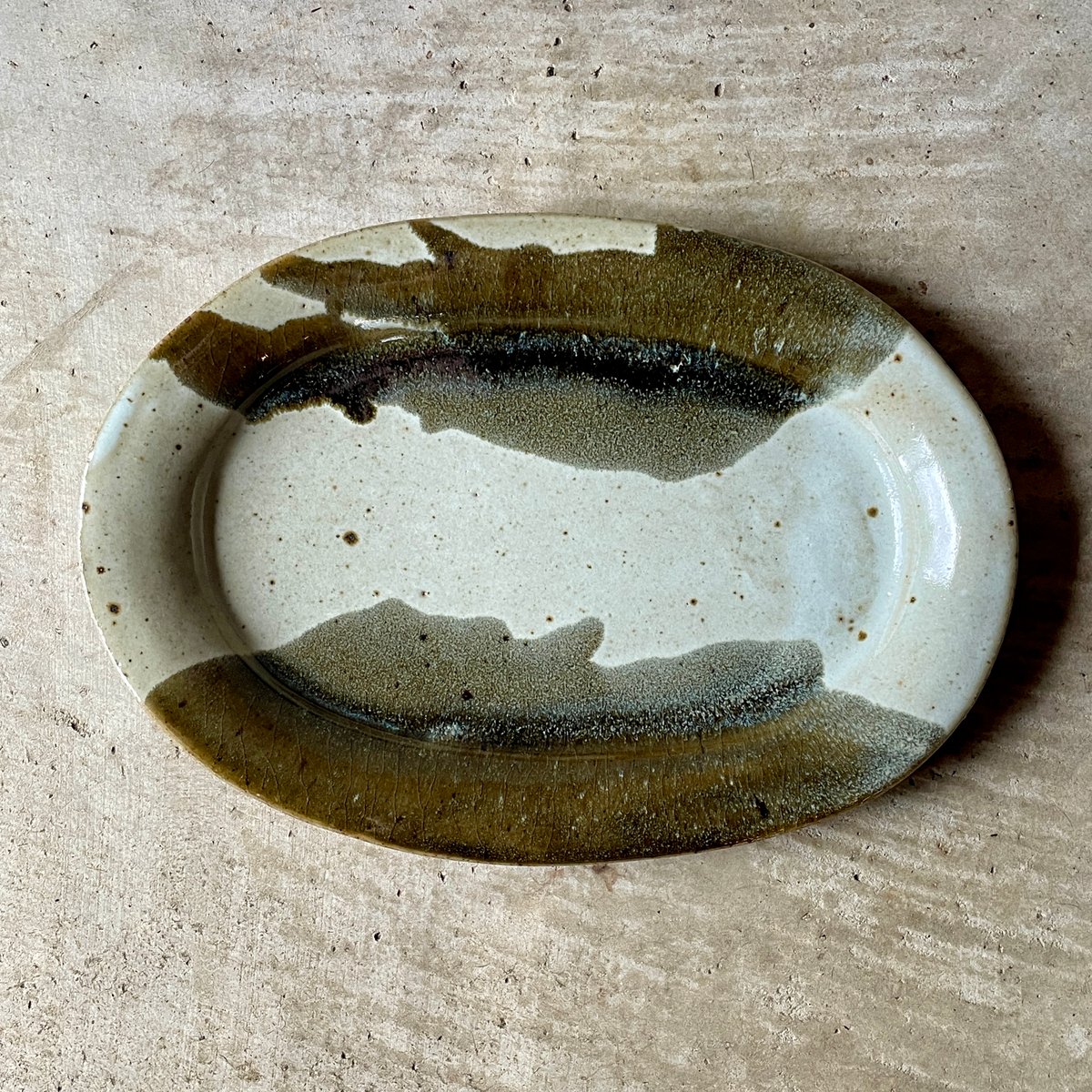 【2013年製】鹿児島睦・鳥モチーフ楕円小皿 2013年製】鹿児島睦・鳥モチーフ楕円小皿