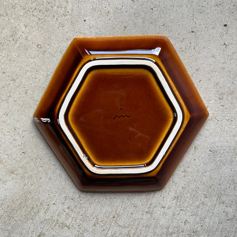 喜田美智子 六角皿（茶／緑） | Linné