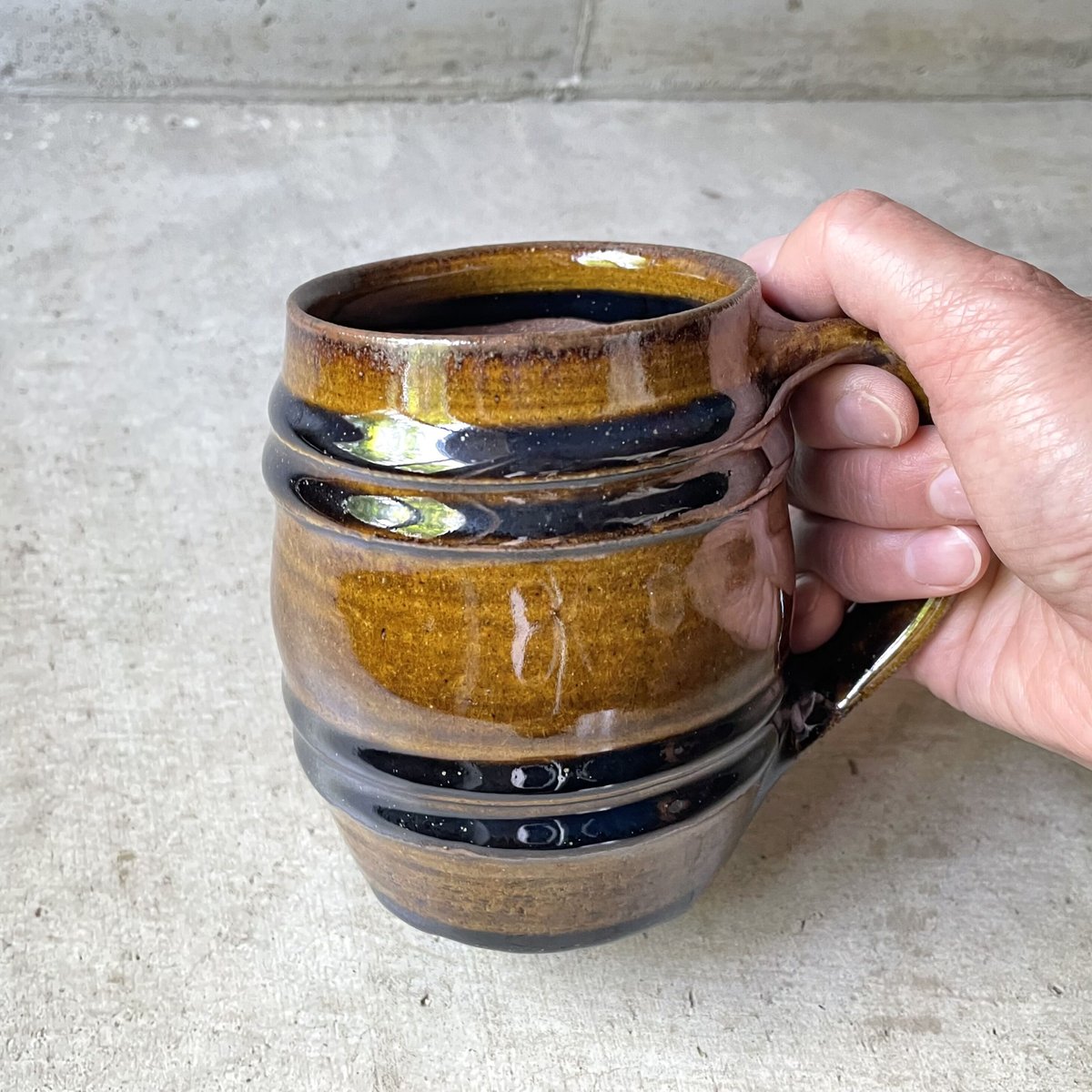 穂生窯 ビアマグ (飴釉／藁灰釉) | Linné