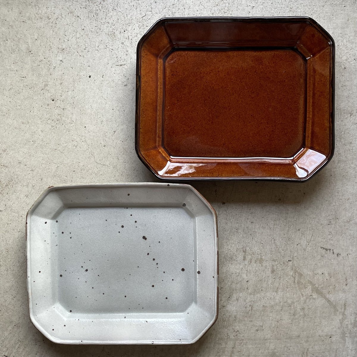 喜田美智子 八角皿 (大 ) 飴釉／粉引 | Linné