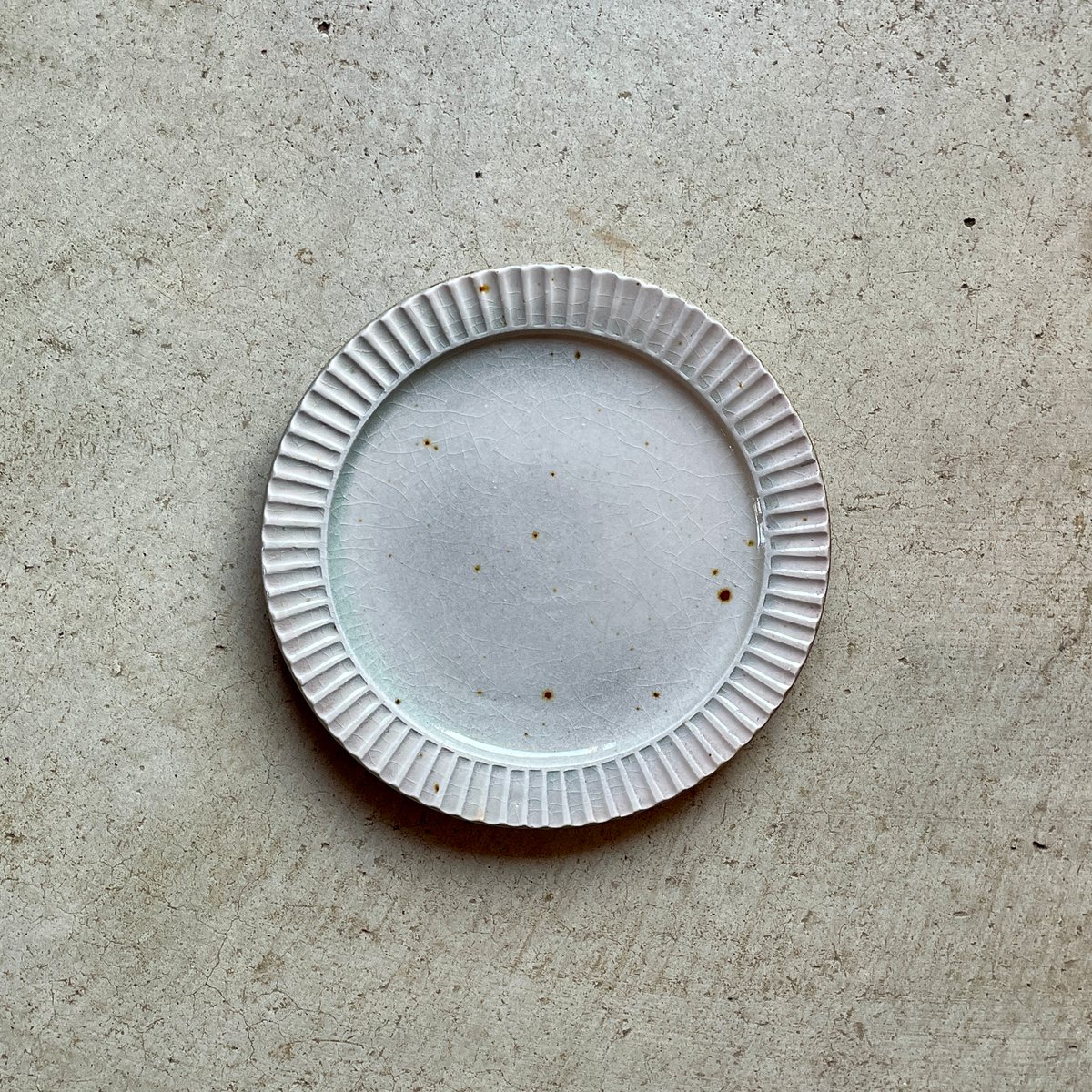 皿5 喜田美智子 5寸皿（茶／白） | Linné