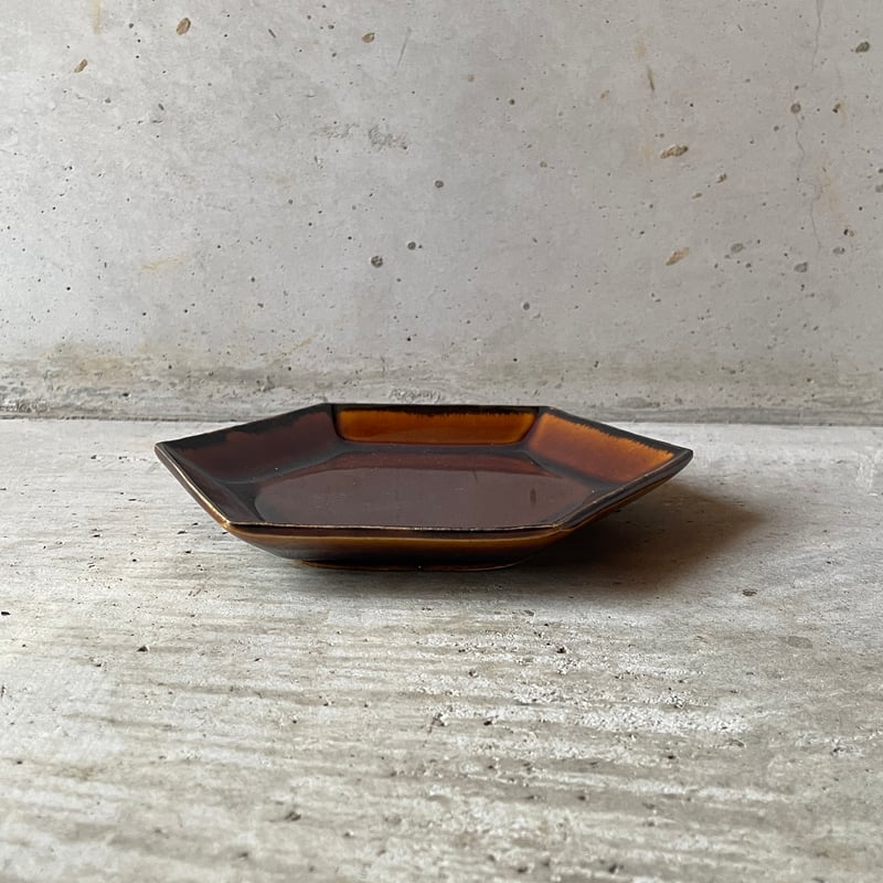 喜田美智子 六角皿（茶／緑） | Linné