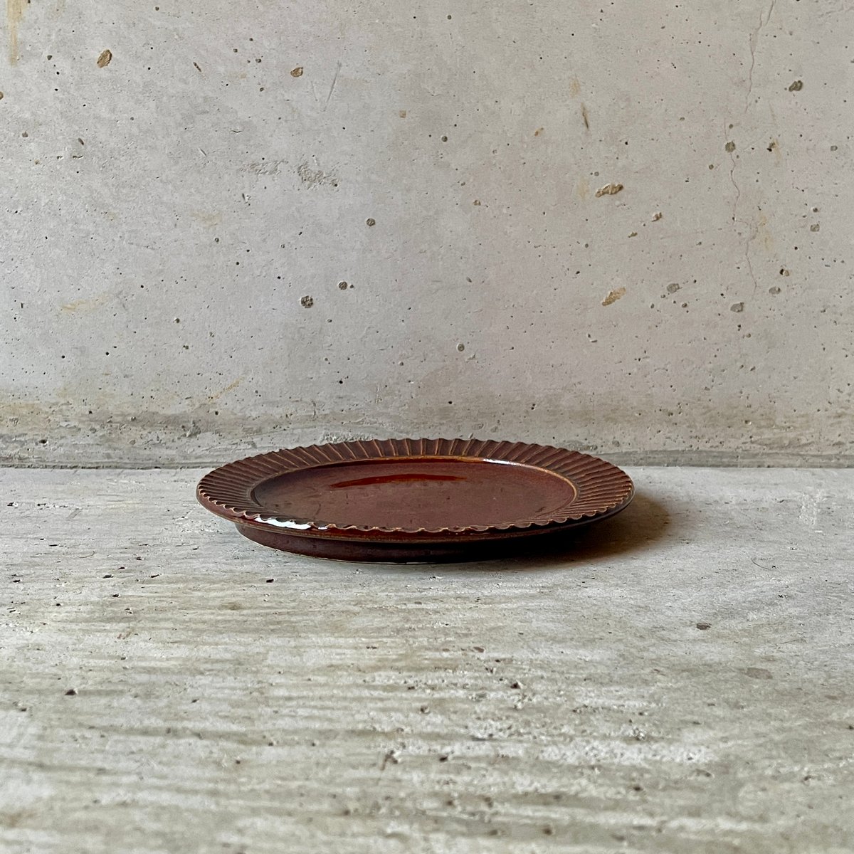 喜田美智子 5寸皿（茶／白） | Linné