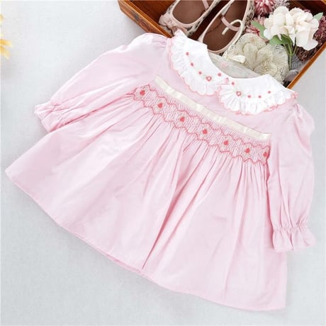 【即納】襟の刺繍が可愛い♡ピンク色の清楚なスモッキングワンピース