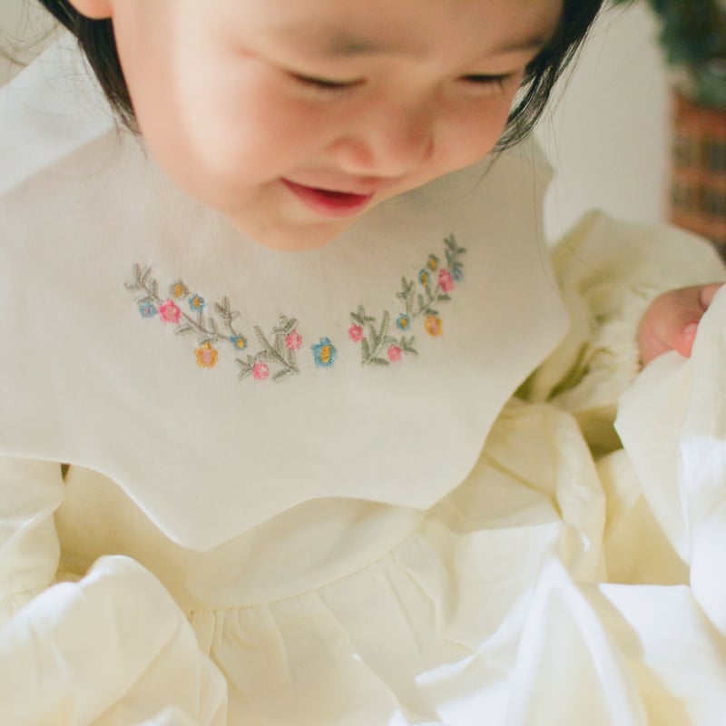 即納】やさしいお花の刺繍が可愛い…♡なみなみスタイ よだれかけ 出産