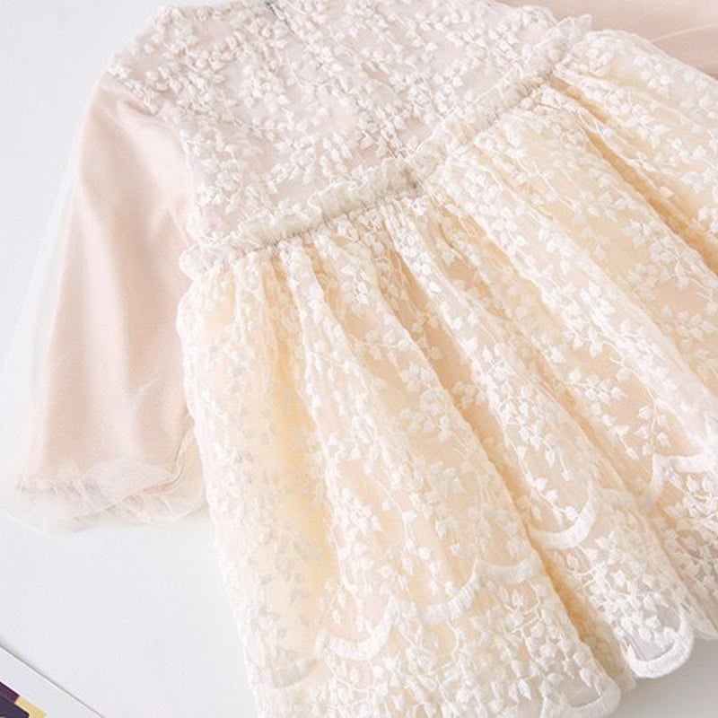 即納】とっても上品♡レースのふわふわ白ワンピース | moka.