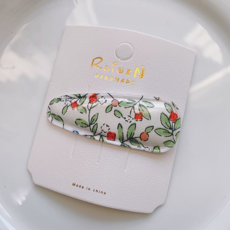 即納】ガーリーな小花柄のパッチンピン♡ ぷっくり ヘアピン 布 | moka.