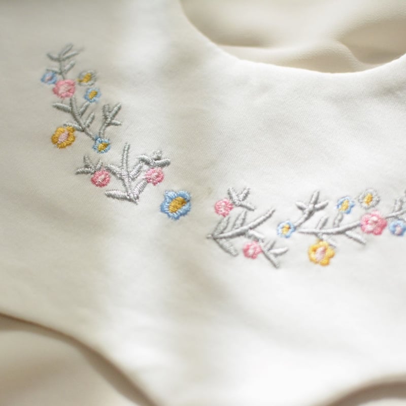 即納】やさしいお花の刺繍が可愛い…♡なみなみスタイ よだれかけ 出産