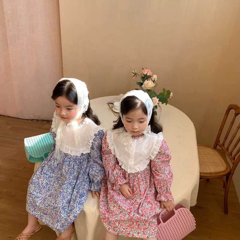 【送料無料】小花刺繍のエプロン風ワンピーススタイ 送料無料】小花刺繍のエプロン風ワンピーススタイ