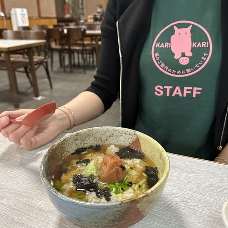 猫為労働Tシャツ　深緑（英語ver）