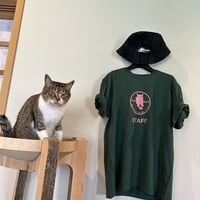 猫為労働Tシャツ　深緑（日本語ver）