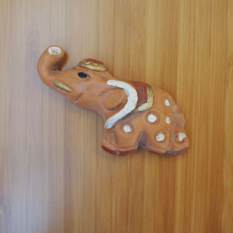シチリア島の陶器のマグネット / ゾウ