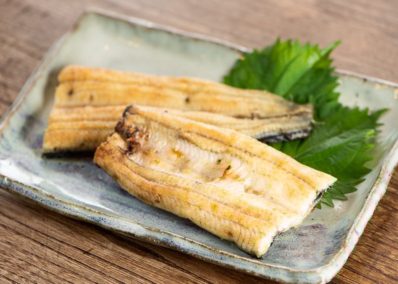 秘伝のタレで丁寧に焼き上げた活ニホンウナギの蒲焼き、白焼き　（3尾） 秘伝のタレで丁寧に焼き上げた活ニホンウナギの蒲焼き、白焼き（3尾）