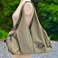 かたづけ上手な軽量ショルダーバッグ