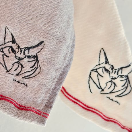ぺろぺろ刺繍ハンドタオル