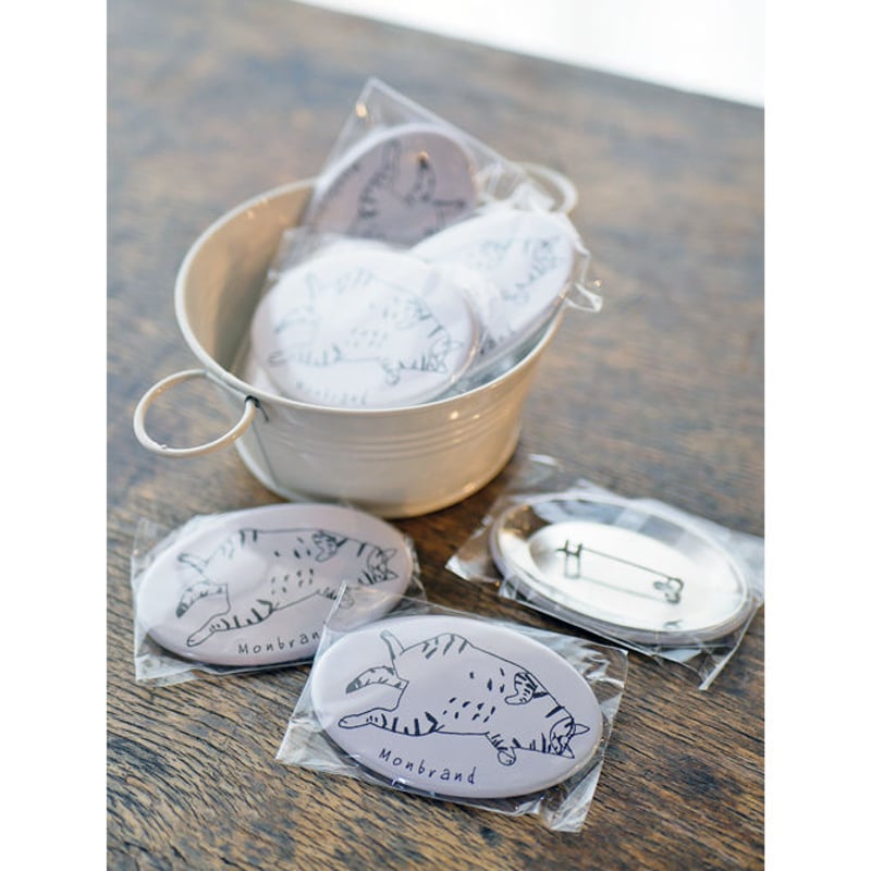 へそてん楕円缶バッジ | モンブランド