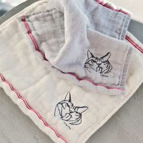 ぺろぺろ刺繍ハンドタオル