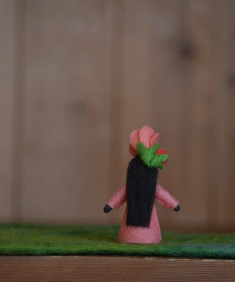 つばきの妖精　ブラック