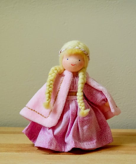 Royal Family Princess  / Evi dolls