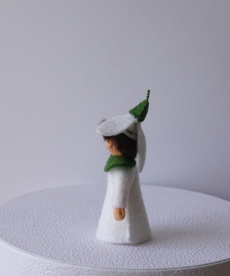 スノードロップの妖精　ベージュ
