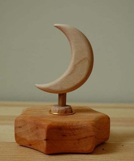 Crescent  moon（三日月）　/　AllAlive　ウクライナ