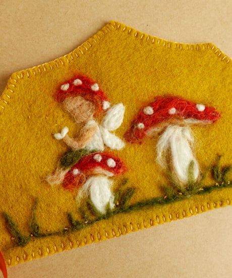 Waldorf crown / poems for butter cup