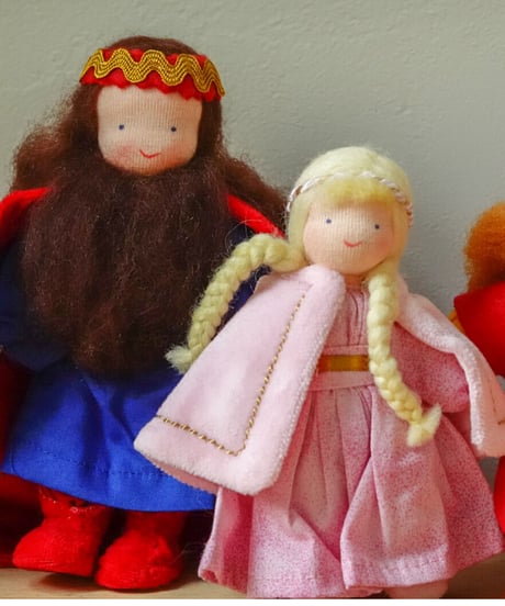 Royal Family Princess  / Evi dolls