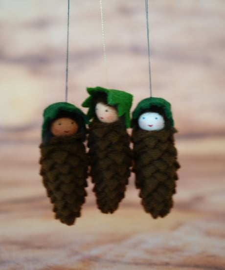 まつぼっくり　　ハンギング　/Ambrosius　dolls