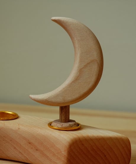 Crescent  moon（三日月）　/　AllAlive　ウクライナ