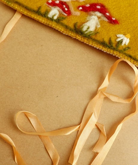 Waldorf crown / poems for butter cup