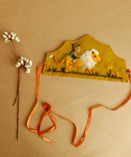 Waldorf crown / poems for butter cup