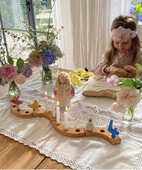 Waldorf crown / poems for butter cup