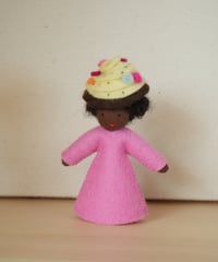 カップケーキガール　Medium  /　Ambdosius
