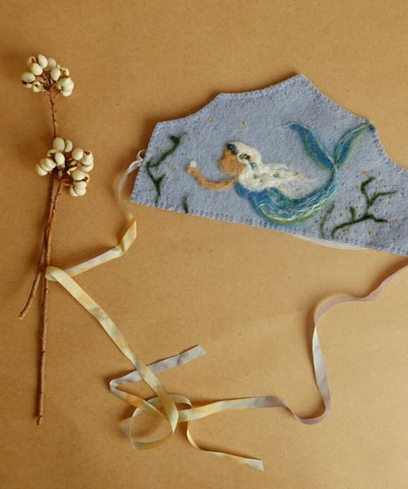 Waldorf crown / poems for butter cup