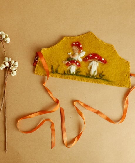 Waldorf crown / poems for butter cup