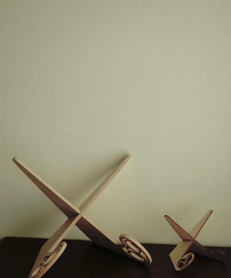Book stand  レム二スケート Large/  Atelier DeNoest