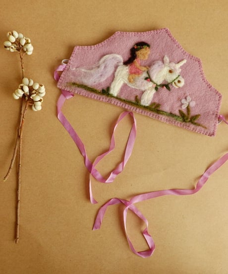 Waldorf crown / poems for butter cup