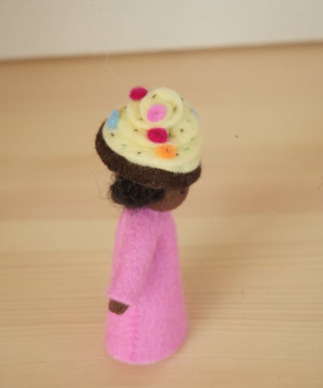 カップケーキガール　Medium  /　Ambdosius