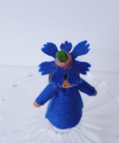 ヤグルマギクの妖精　ブラウン