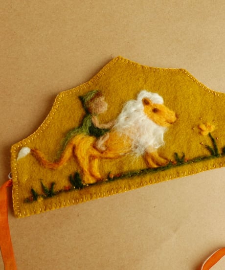 Waldorf crown / poems for butter cup
