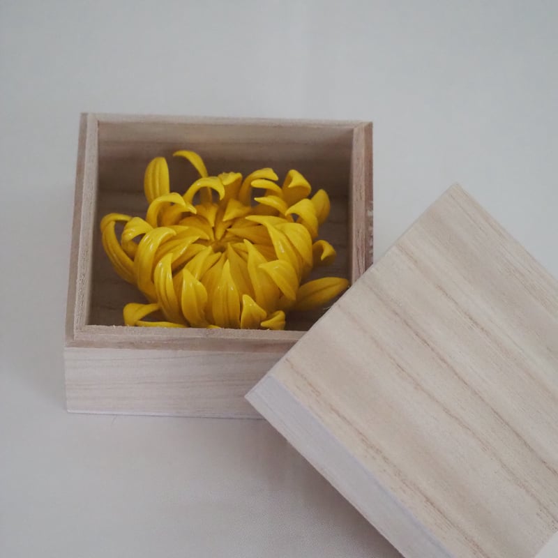金色の花柄陶器球　木箱有り　新品 金色の花柄陶器球木箱有り新品