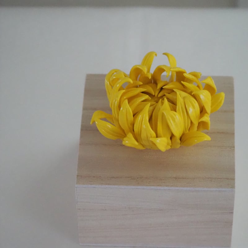 金色の花柄陶器球　木箱有り　新品 金色の花柄陶器球木箱有り新品