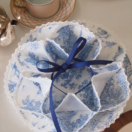 アンティーク ミラネーゼレース 3連の小花᯽ ハートモチーフ♡ リネンドイリー ハンドメイド☆ハート型ミニレース編みドイリー1個価格☆レース