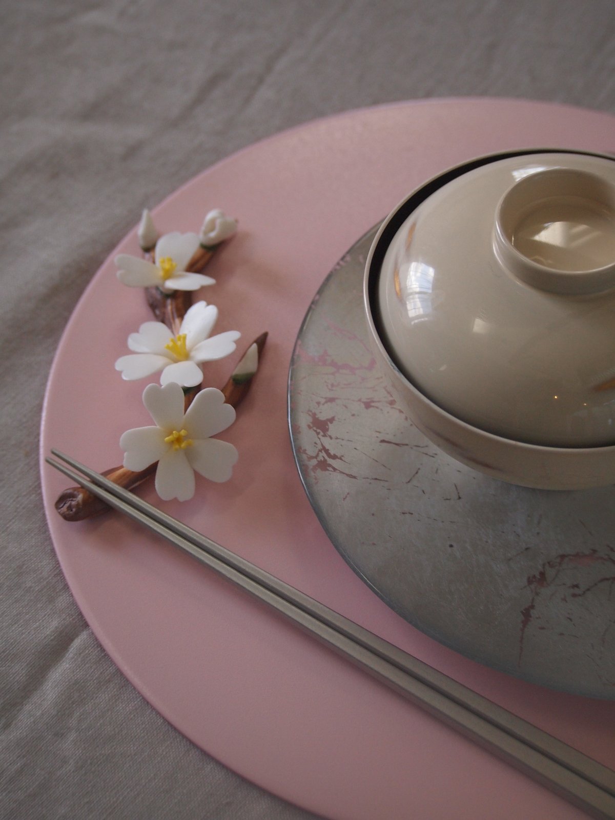 花鳥柄皿　嵯峨野製　孔雀　桜　芍薬　柴田陶器 花鳥柄皿 嵯峨野製 孔雀 桜 芍薬 柴田陶器